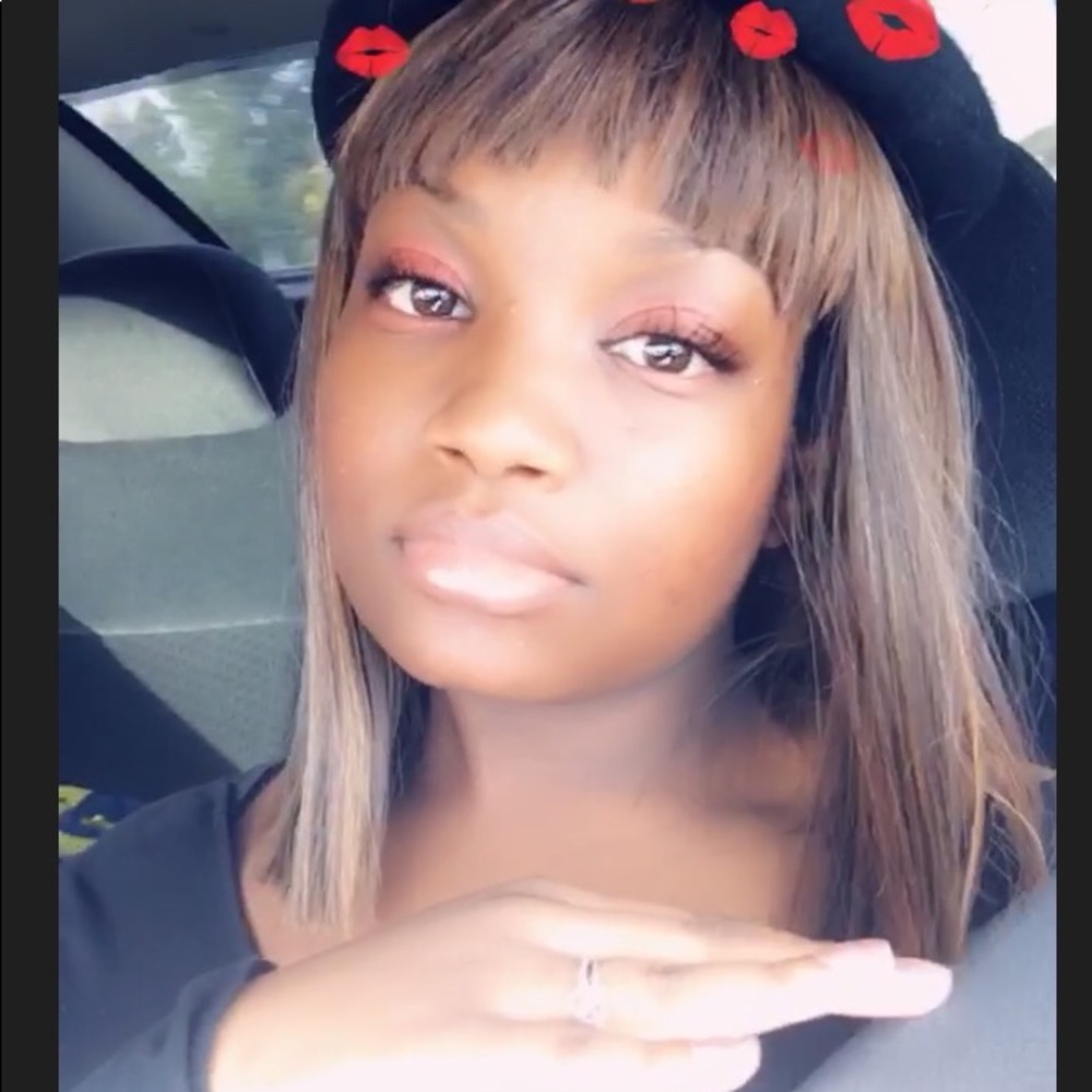 Meet your Posher, Roneka